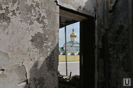 Брошенная часть в Луганске. Украина, церковь, религия, разрушенный дом