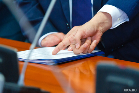 Заседание Комитета по бюджету, финансам и налоговой политике, 14 октября 2014 года. Ханты-Мансийск, дума хмао, рука, палец, указание