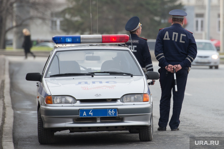 Полиция проводит массовые обыски в Екатеринбурге. Техосмотр возвращается?