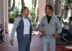 Утро, Сочи, Бочаров ручей. Путин и Медведев накачивали мышцы, жарили мясо. ФОТО