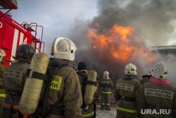 Число пропавших во время тушения склада в Москве пожарных увеличилось до восьми. ВИДЕО